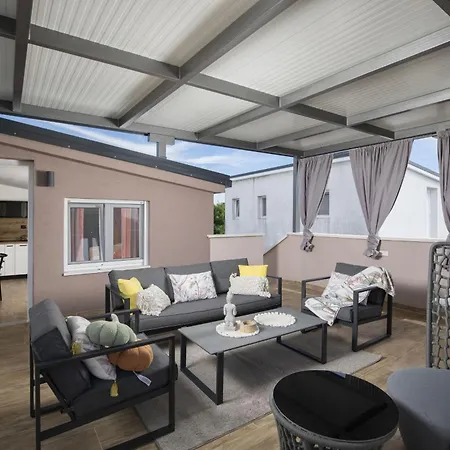 4-bedroom With Pool In بيت للعطل *