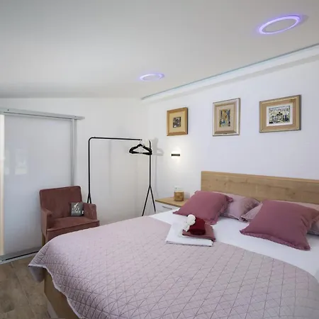 4-bedroom With Pool In Ferienhaus *