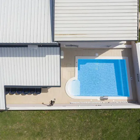 4-bedroom With Pool In Ferienhaus *