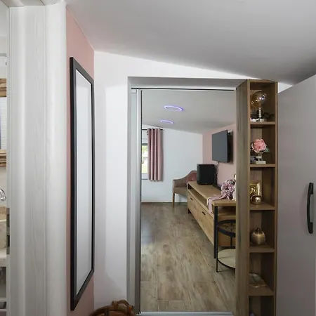 4-bedroom With Pool In