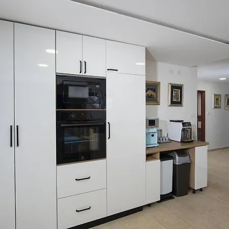 بيت للعطل 4-bedroom With Pool In بيروغ