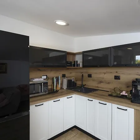 بيت للعطل 4-bedroom With Pool In *