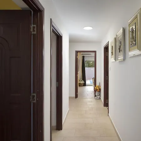 بيت للعطل 4-bedroom With Pool In بيروغ
