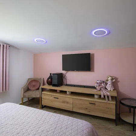 度假居 4-bedroom With Pool In