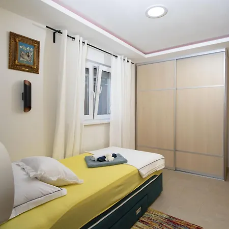 Ferienhaus 4-bedroom With Pool In Peroj
