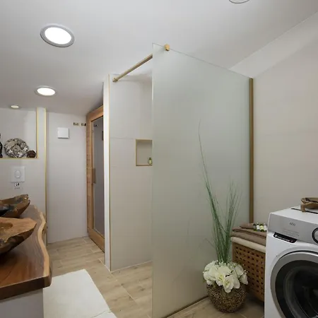 4-bedroom With Pool In *