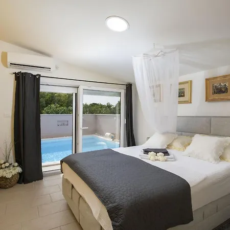 بيت للعطل 4-bedroom With Pool In