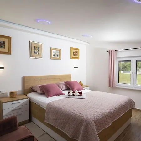 4-bedroom With Pool In *