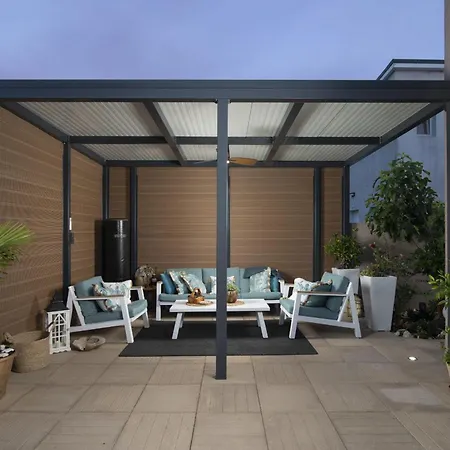 بيت للعطل 4-bedroom With Pool In بيروغ